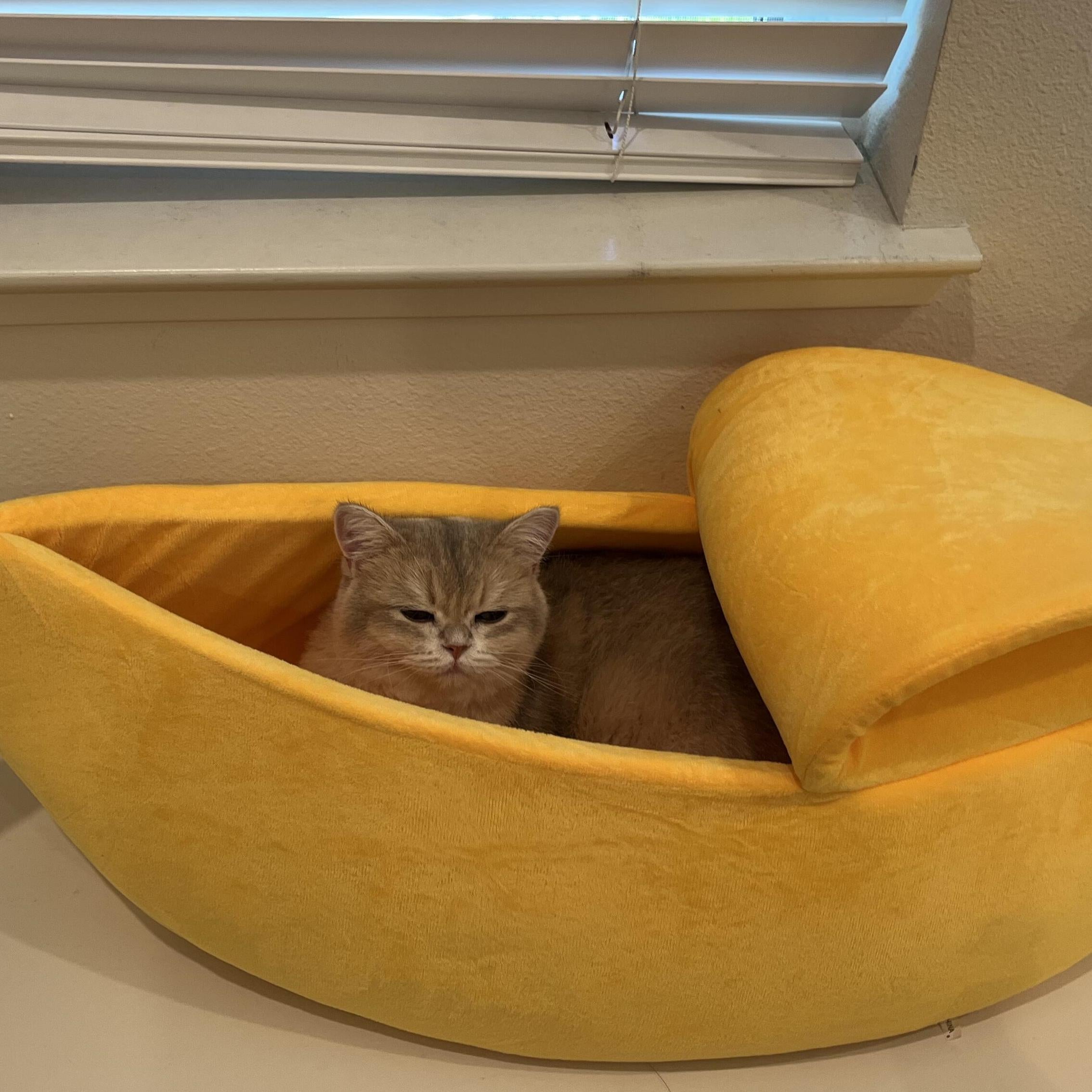 Banana-Shaped Semi-Enclosed Pet Bed